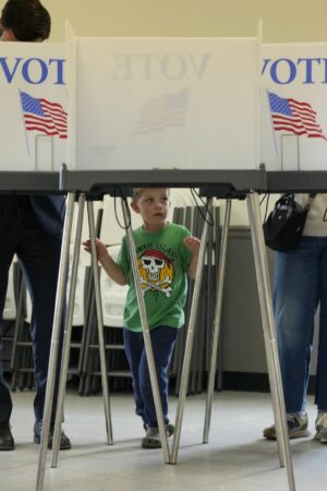 Alertes à la bombe durant le vote aux Etats-Unis, le FBI pointe la Russie